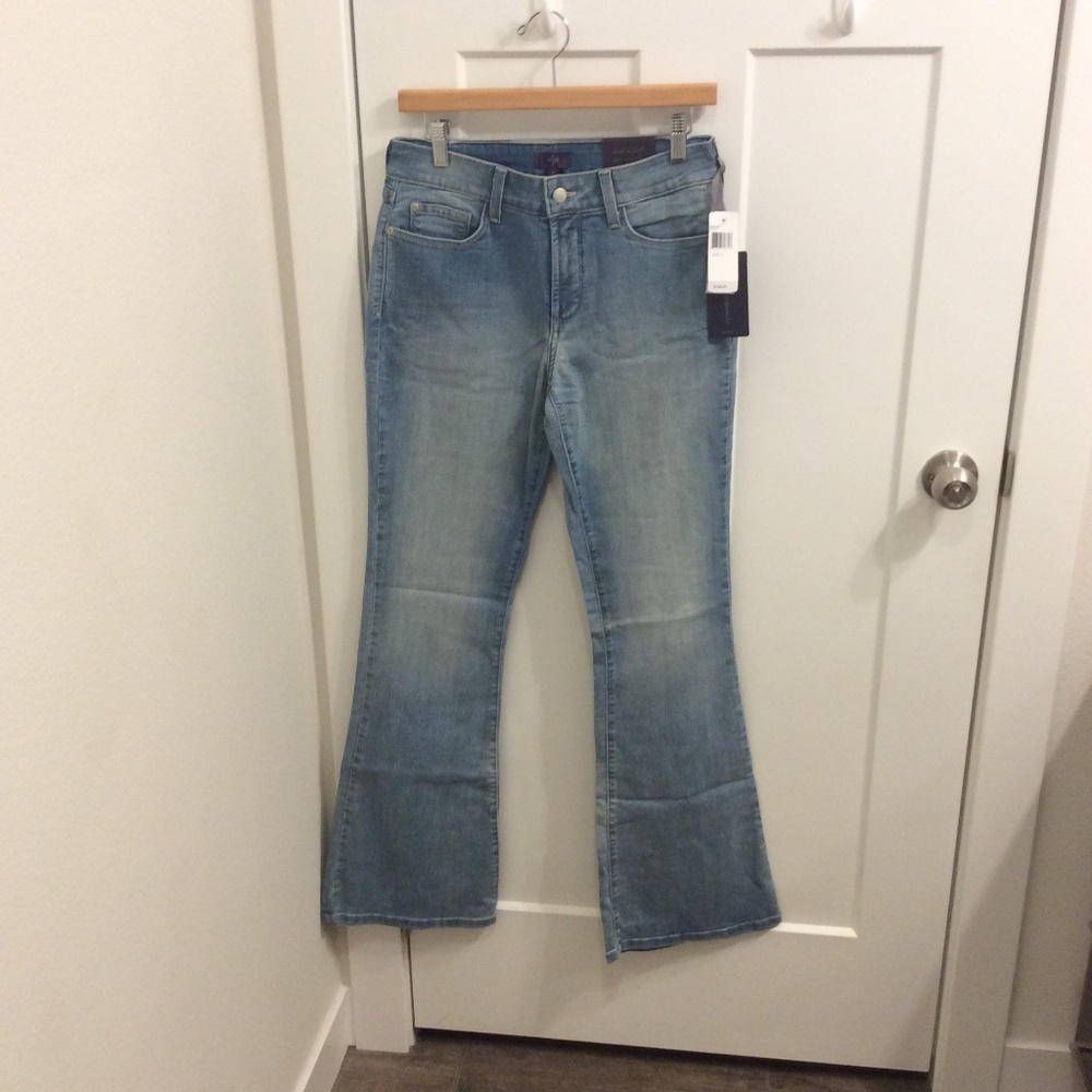 NYDJ light denim Flares sz 6 - women's jeans NWT!